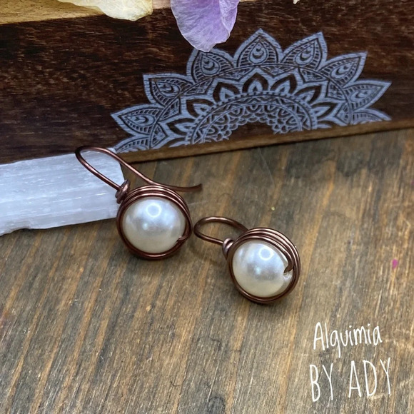 Big Maximalist Brass chunky pearl drops earrings - Picture 2 of 7